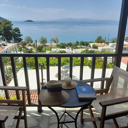 Lilian Beachfront Apartments Neo Klima Luaran gambar