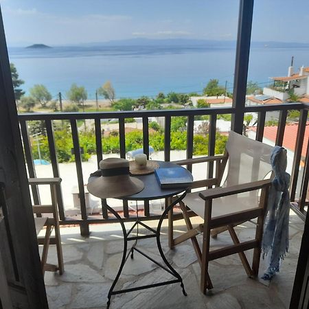 Lilian Beachfront Apartments Neo Klima Luaran gambar