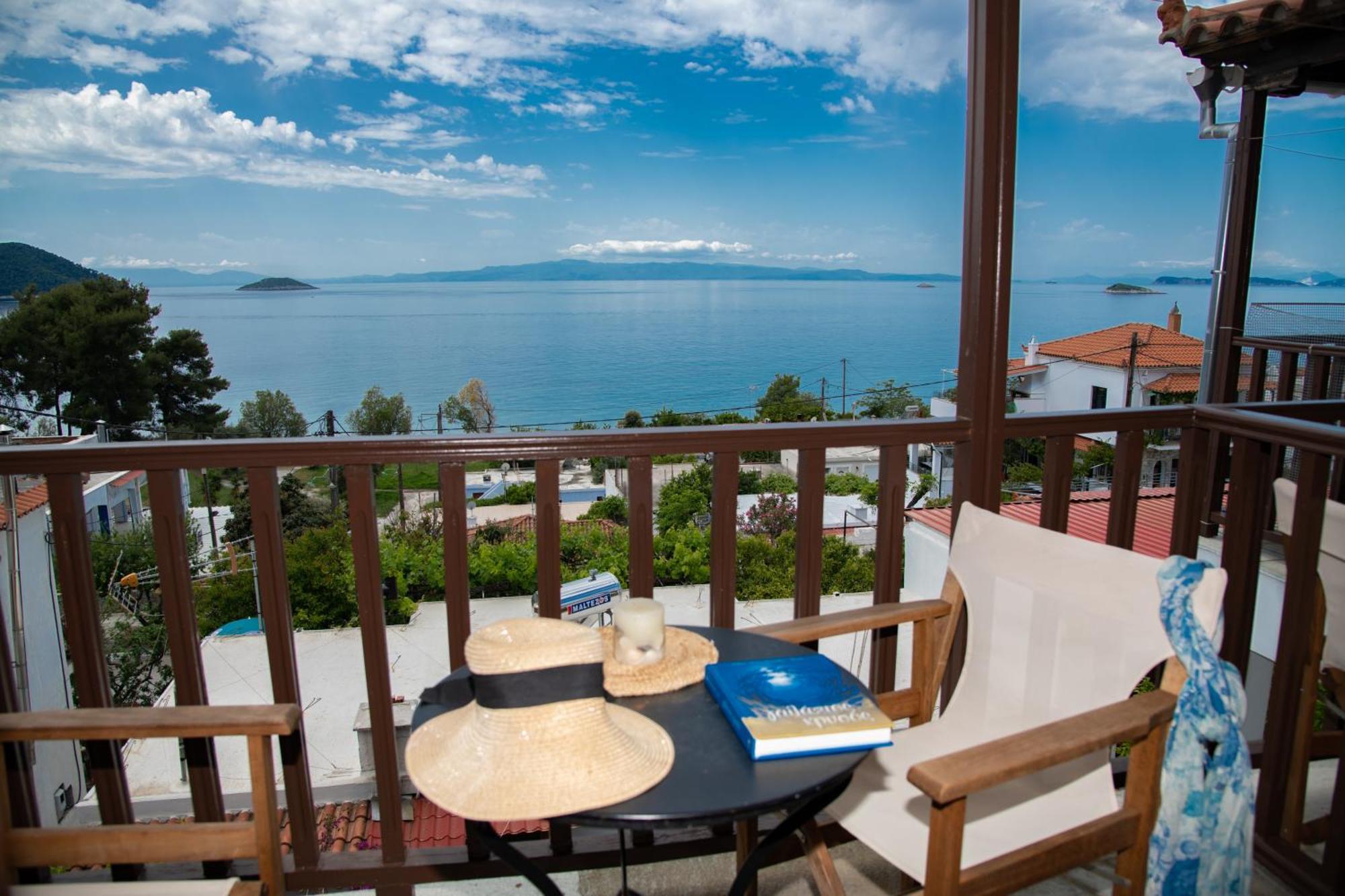 Lilian Beachfront Apartments Neo Klima Luaran gambar