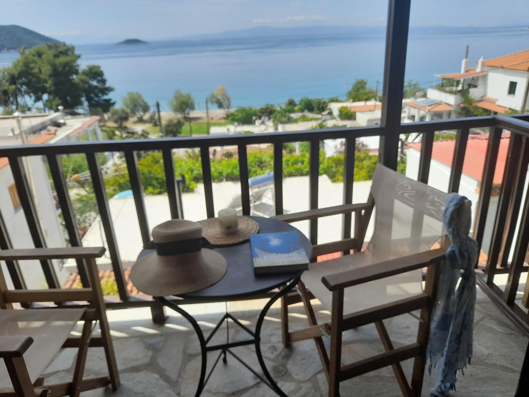 Lilian Beachfront Apartments Neo Klima Luaran gambar