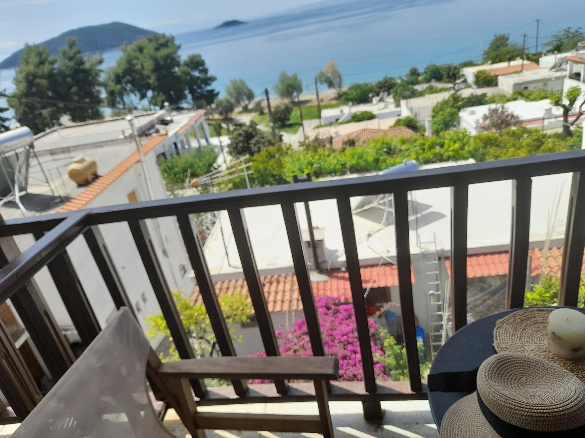 Lilian Beachfront Apartments Neo Klima Luaran gambar