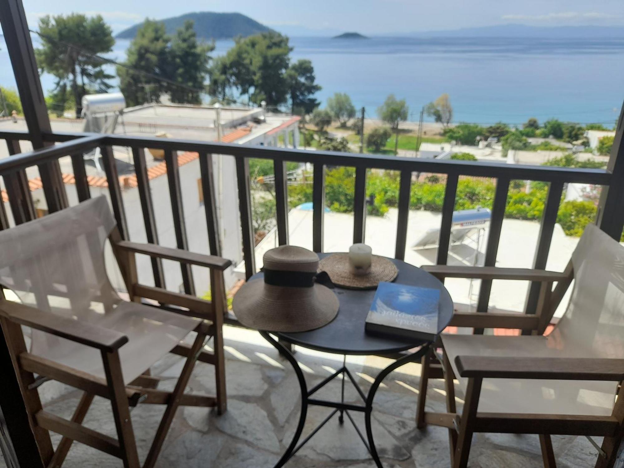 Lilian Beachfront Apartments Neo Klima Luaran gambar