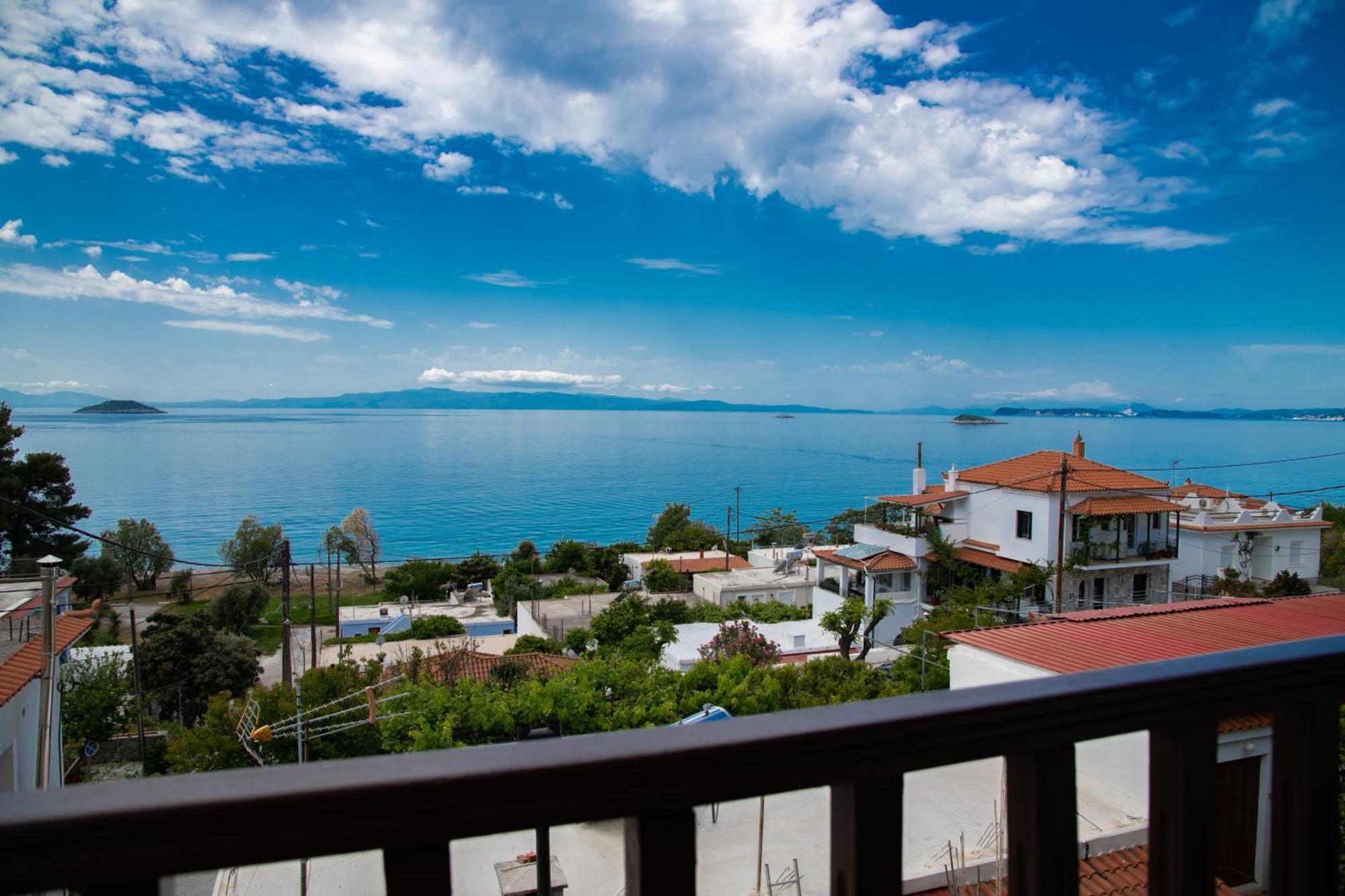 Lilian Beachfront Apartments Neo Klima Luaran gambar