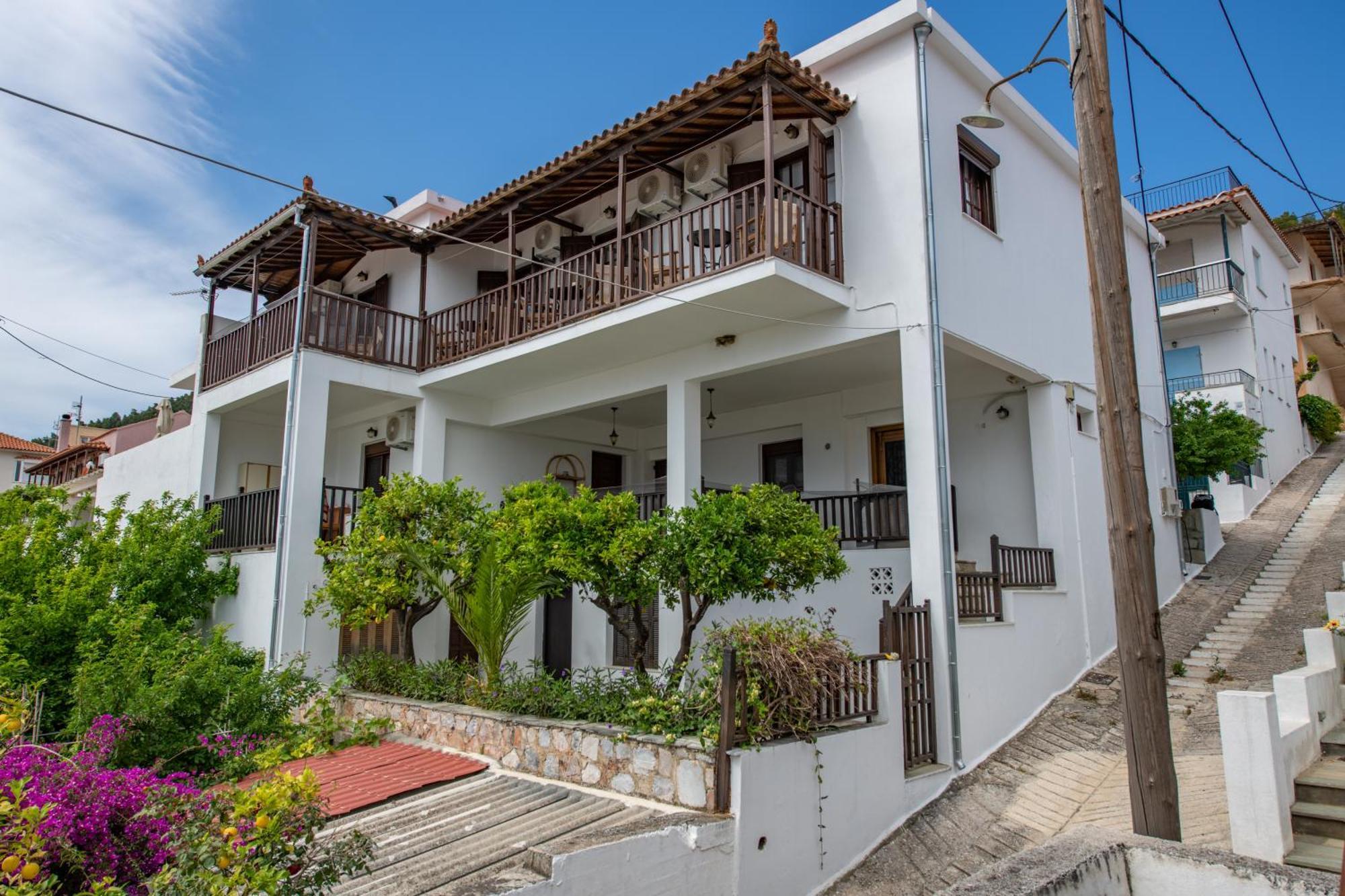 Lilian Beachfront Apartments Neo Klima Luaran gambar