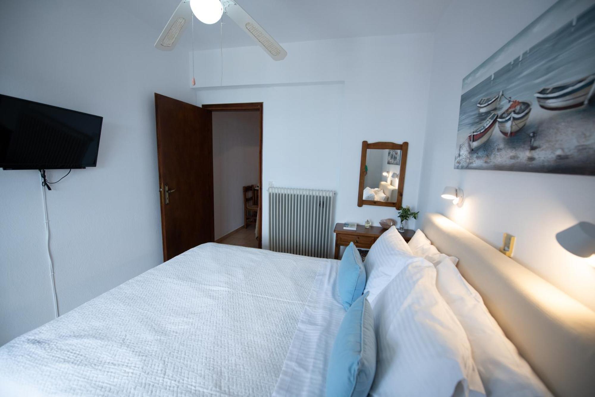 Lilian Beachfront Apartments Neo Klima Luaran gambar