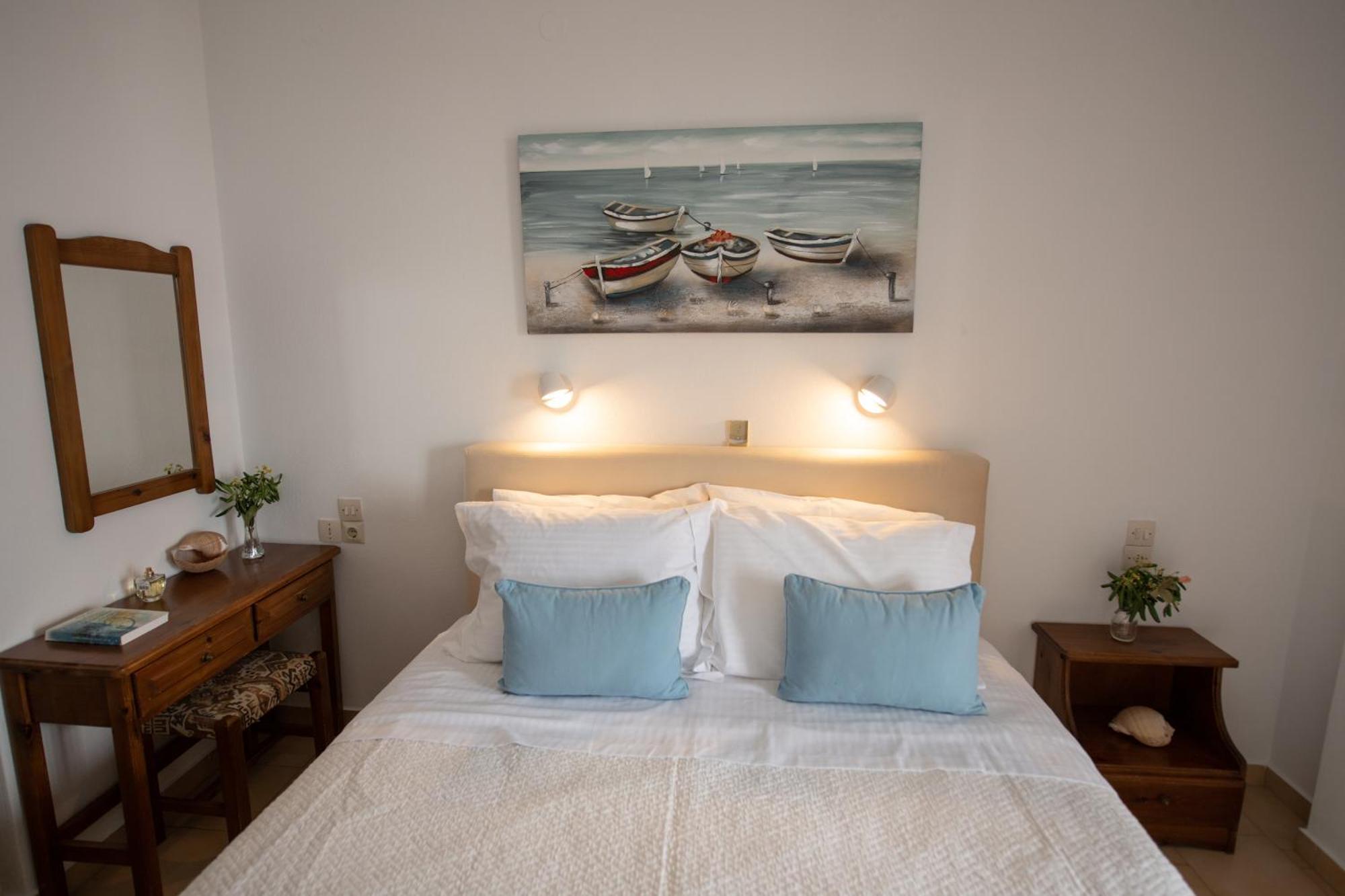 Lilian Beachfront Apartments Neo Klima Luaran gambar