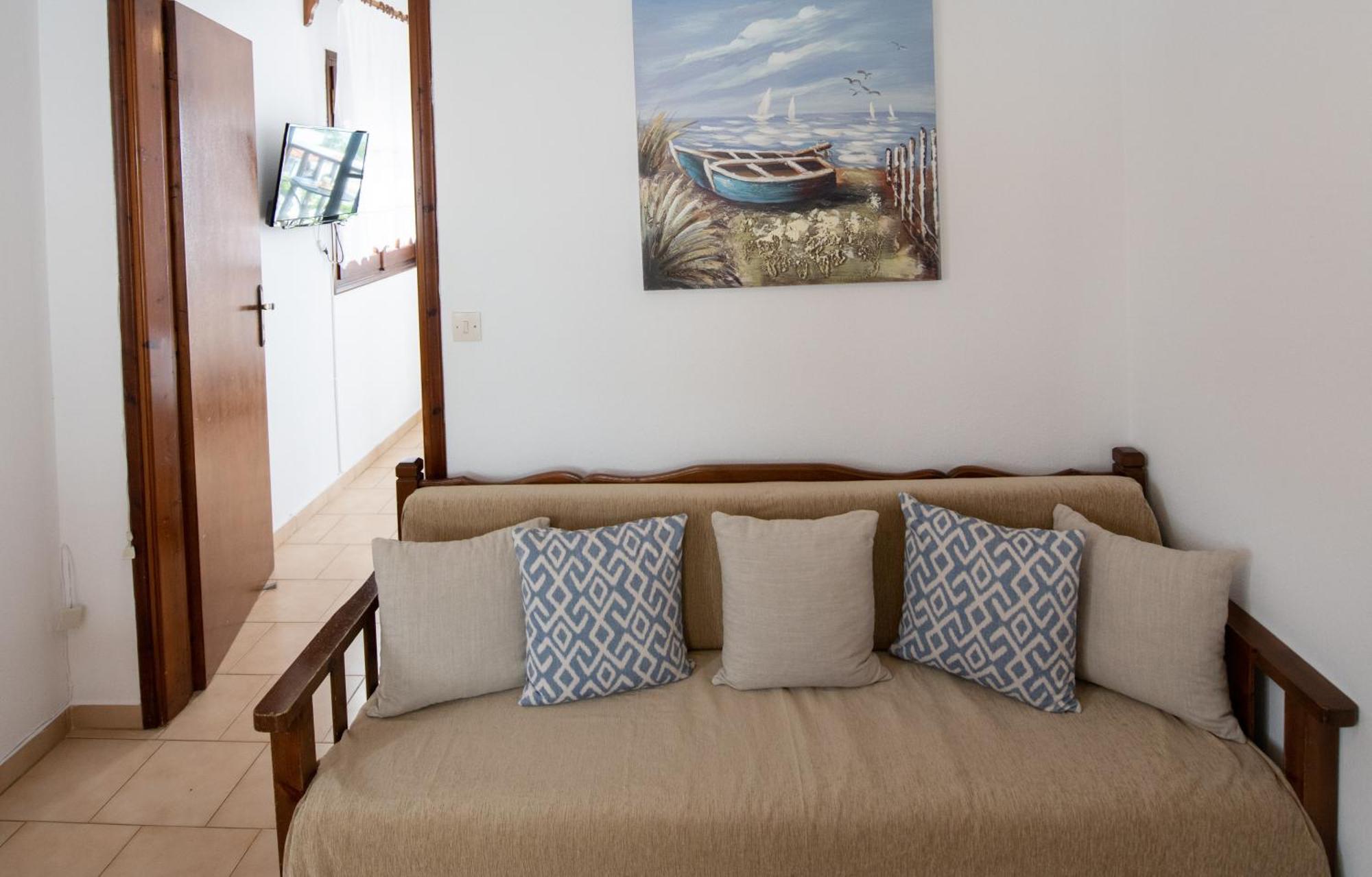 Lilian Beachfront Apartments Neo Klima Luaran gambar