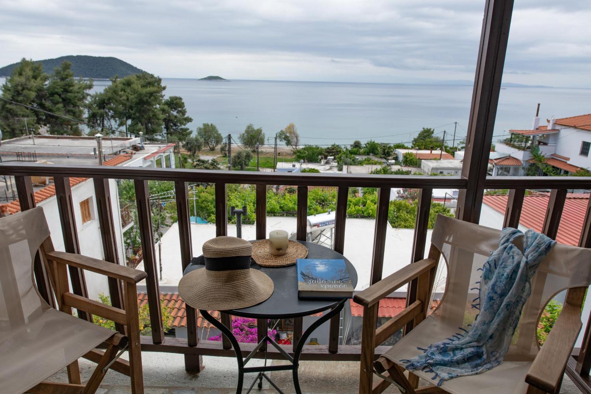 Lilian Beachfront Apartments Neo Klima Luaran gambar