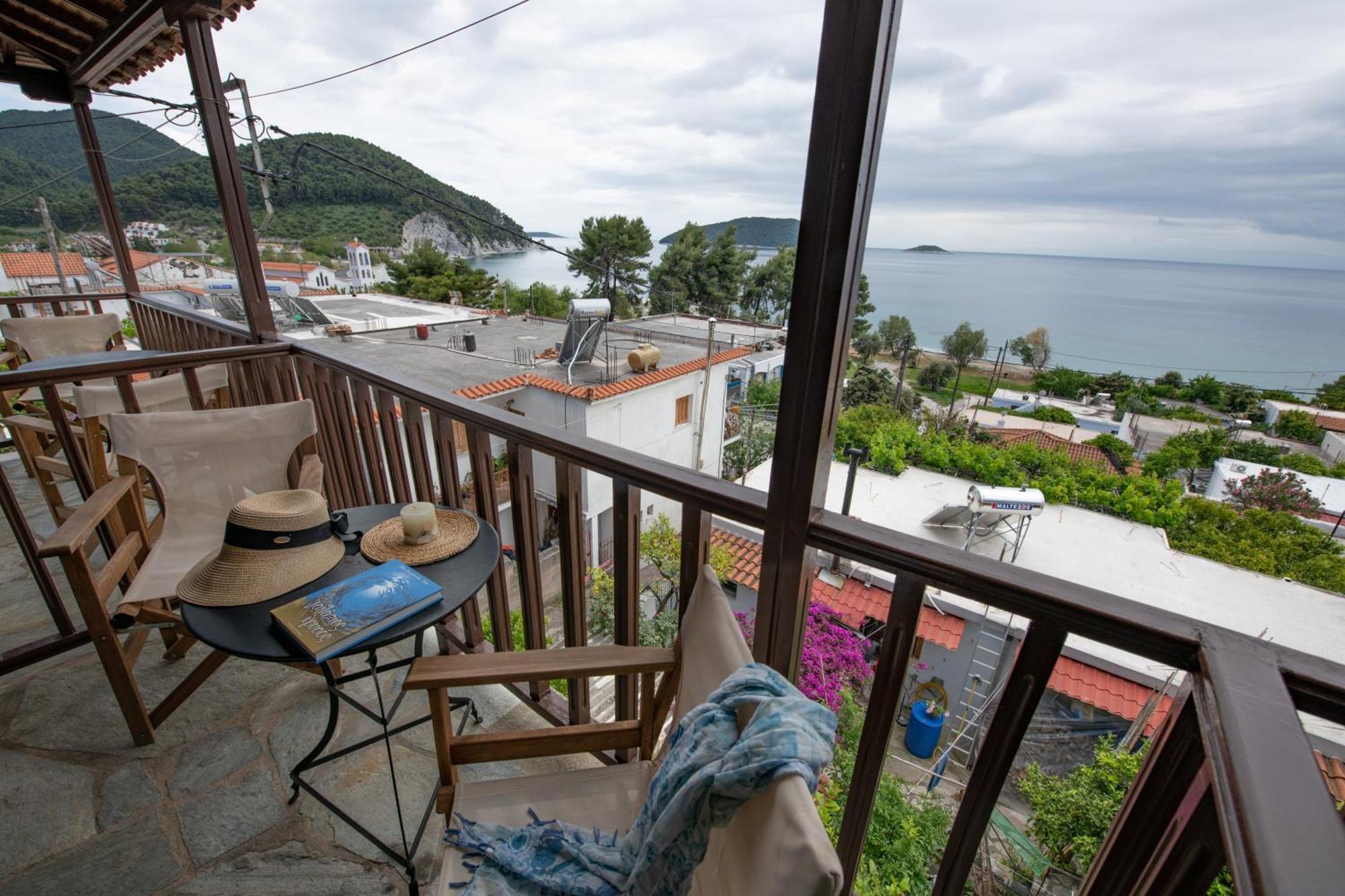 Lilian Beachfront Apartments Neo Klima Luaran gambar